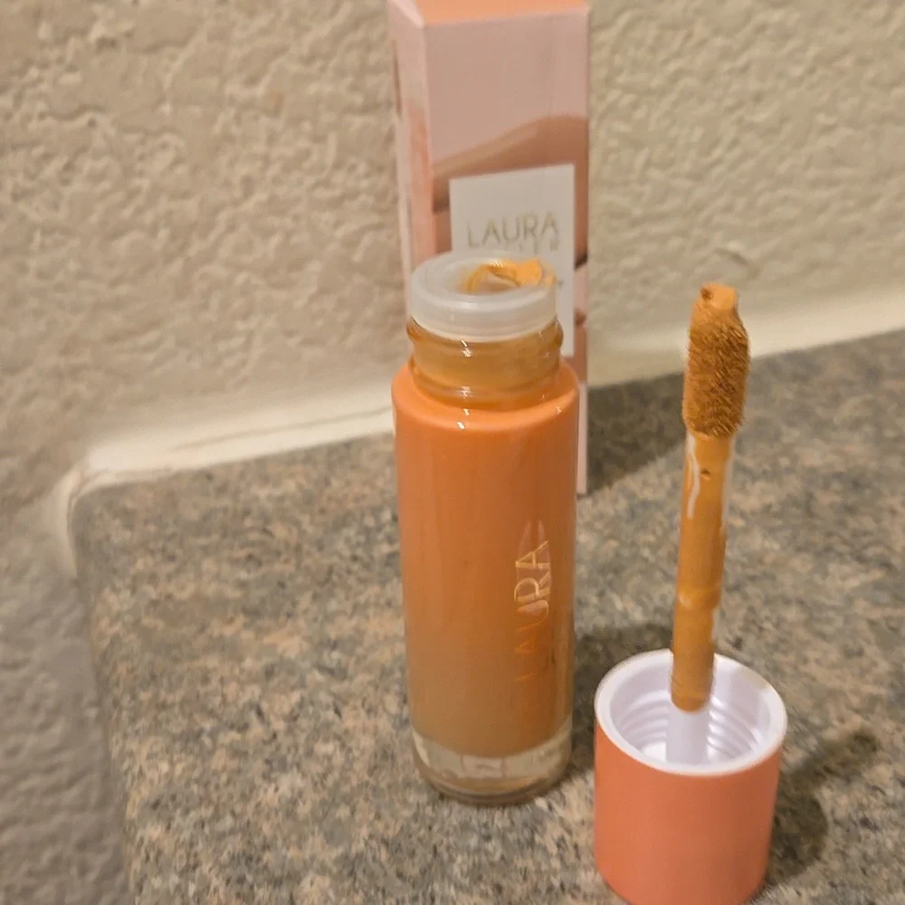 Laura Geller hydrating liquid foundation medium Nwot